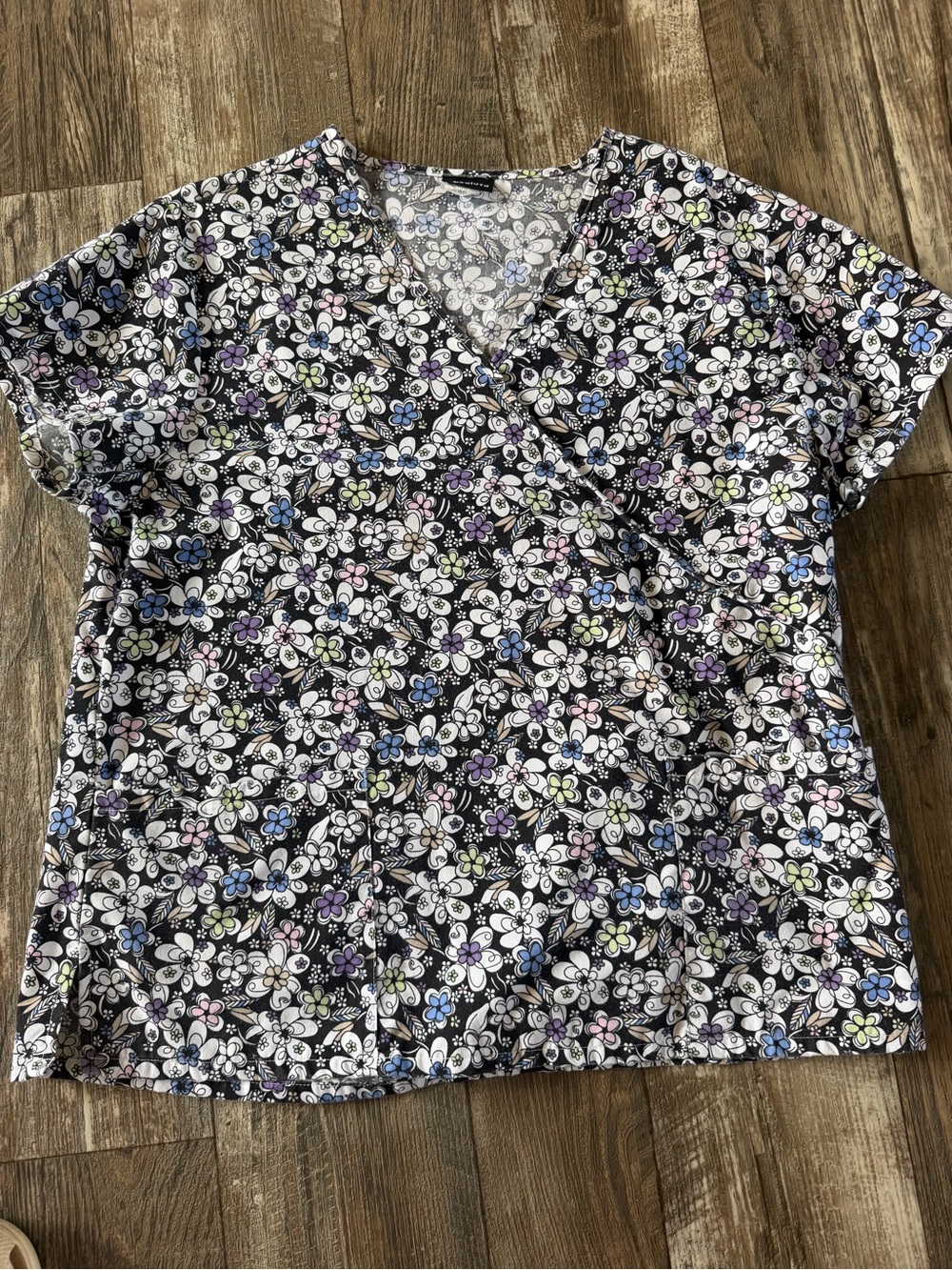 Vintage Absolute Floral Scrub Top Medium Black Pastel Flowers Nurse Medical Y2K